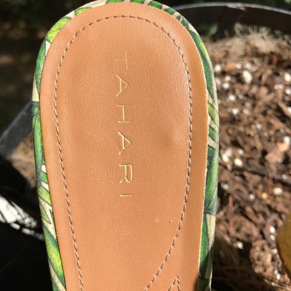 Tahari Wedge Sling back heels Size 9 - Picture 6 of 8